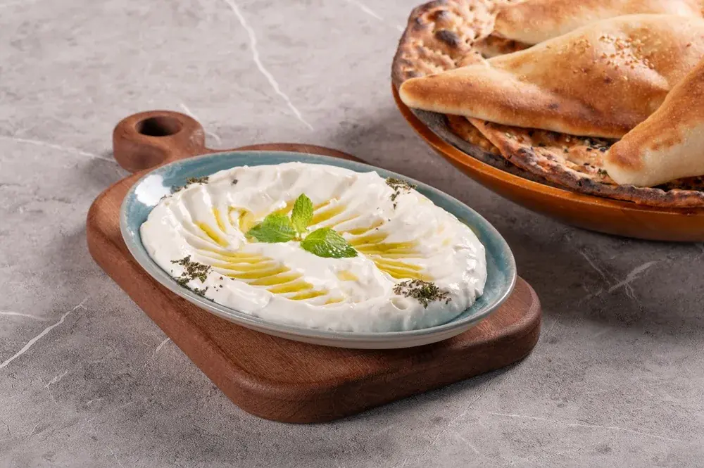 لبنة بالثوم — مطعم كباب أربيل العراقي دبي