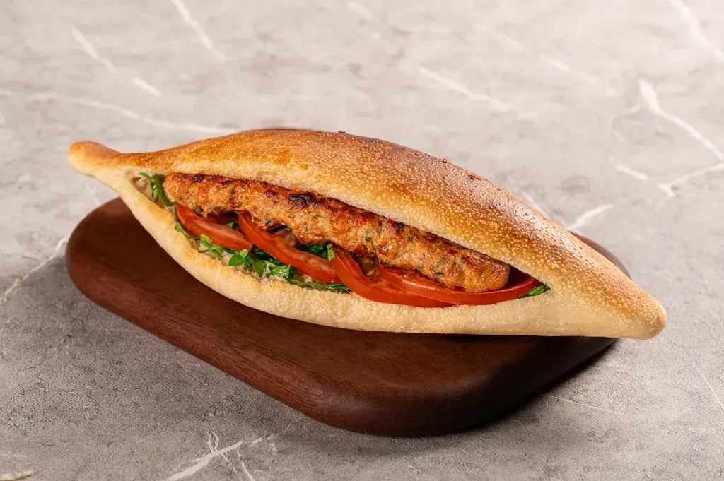 ساندويتش كباب دجاج — مطعم كباب أربيل العراقي دبي